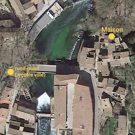 Maison Au Coeur De De Vaucluse, Nichee Sur Le Rocher Et Surplombant La Sorgue *