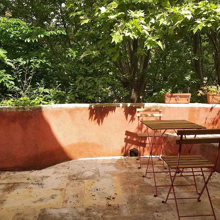 Maison Au Coeur De De Vaucluse, Nichee Sur Le Rocher Et Surplombant La Sorgue * Fontaine-de-Vaucluse